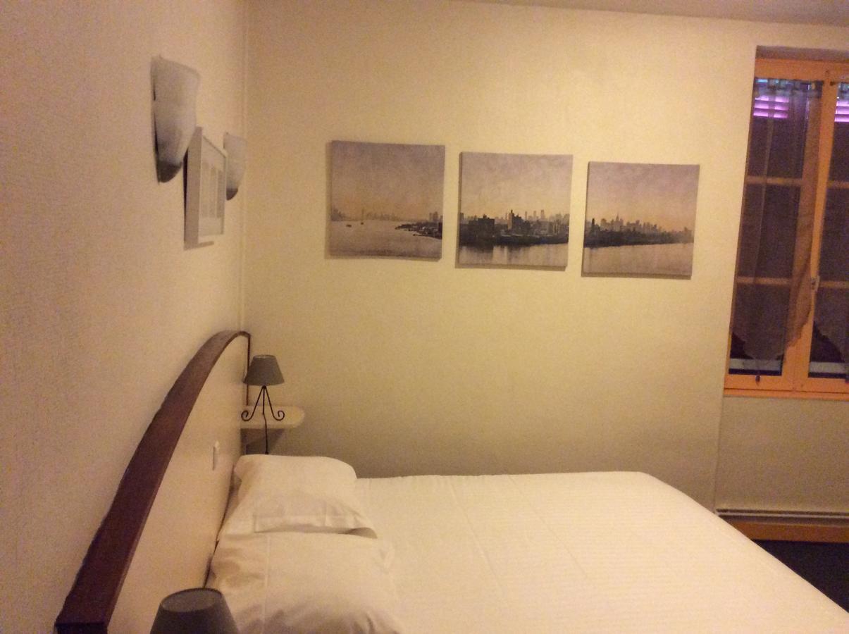 Saint-Aulaye-Puymangou Logis Hotel Du Champ De Foire מראה חיצוני תמונה